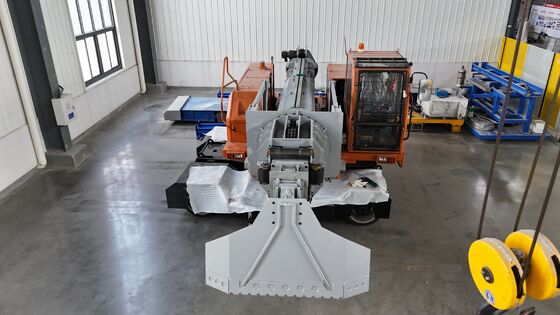 Unidade móvel de remoção de escória com condutor totalmente elétrico e limpeza de fornos de alta velocidade com feixe telescópico hidráulico