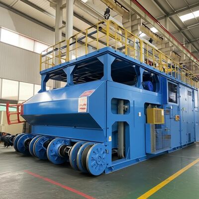 Veículo de Carregamento de Forno com Contêineres de Sucata Intercambiáveis, Elevação Vertical e Braço Telescópico para Carregamento Eficiente