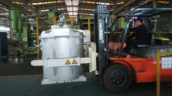 Fornalha do aquecimento da concha da capacidade 1200KG que derrama ferramenta movente de transferência do metal derretido